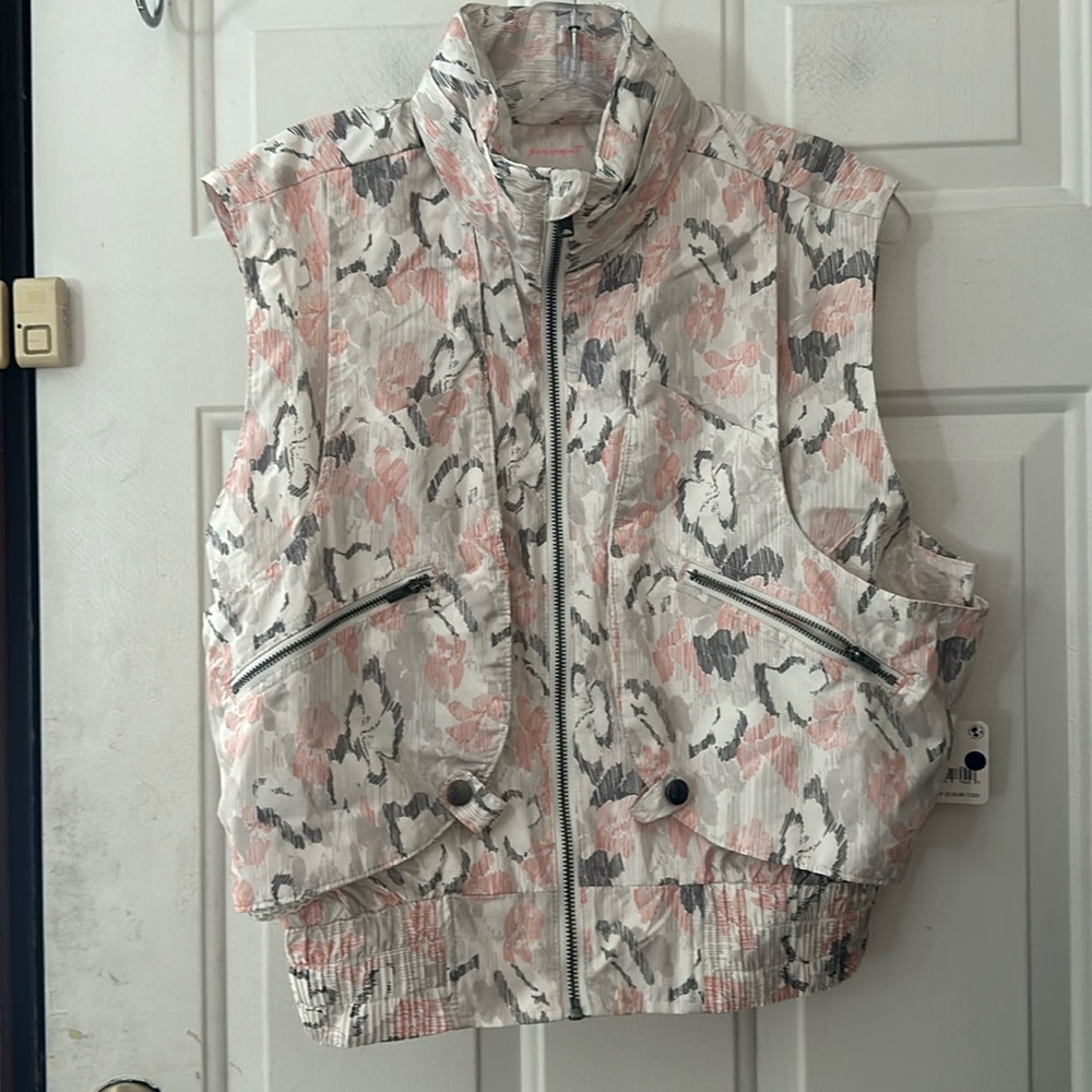FP Movement Off The Grid Printed Vest: IVORY/FLORAL: NEW WITH TAGS: SIZE XS